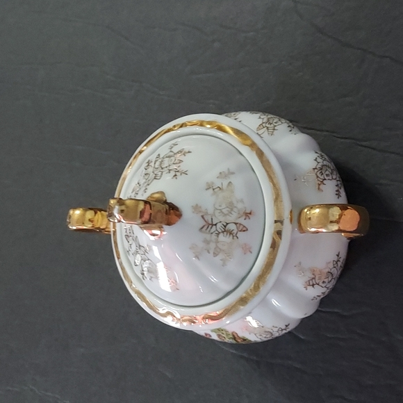 Courting Couple Sugar Bowlw/Lid w/Gold Filagree&Gold Trim.4.5in.H6in.W.Pre-Owned - Picture 4 of 7
